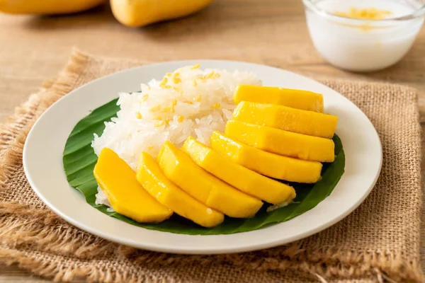 yapışkan pirinç ile mango