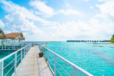 Plaj ile güzel tropikal Maldivler tatil oteli ve ada