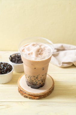 Kabarcıklar ile Tayvan süt çayı