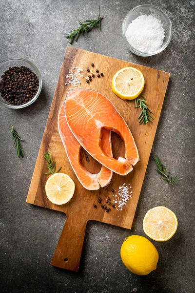 Fresh raw salmon fillet steak — Stock Photo, Image