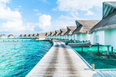 plaj ve deniz ile tropikal Maldivler tatil otel ve ada