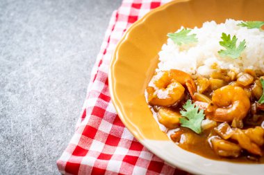 Pirinç Köri soslu karides