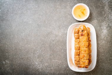 Derin kızarmış Yengeç rulo