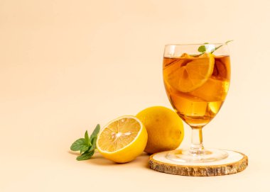 Buz limon çay bardak