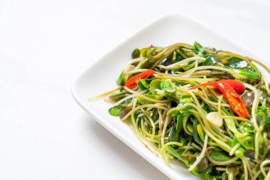 Istiridye sosu ile Kızarmış ayçiçeği Sprout