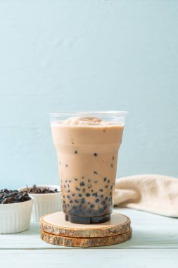 Kabarcıklar ile Tayvan süt çayı