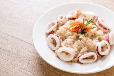 Kalamarlar veya ahtapot risotto