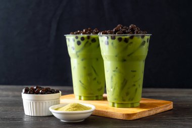 kabarcık ile yeşil çay latte