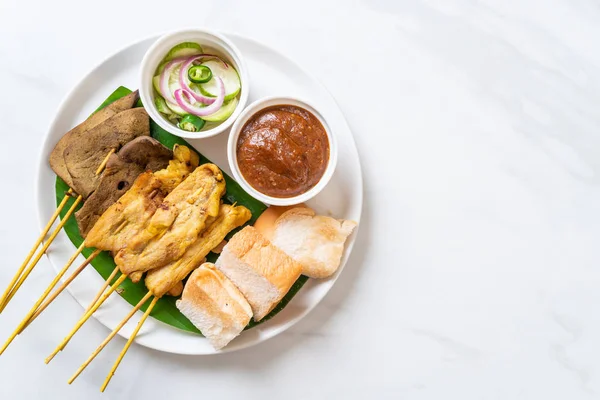 Pork Satay with your Peanut Sauce  and pickles which are cucumbe — Stock Photo, Image