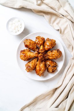 Soslu kızarmış tavuk.