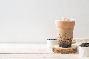 Kabarcıklar ile Tayvan süt çayı