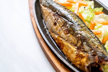 Teriyaki soslu ızgara Saba balık biftek