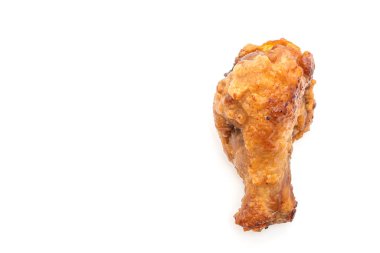 Beyaz arka planda kızarmış tavuk