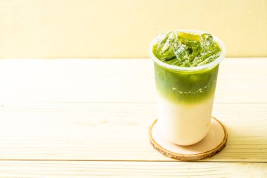 buzlu Matcha latte yeşil çay