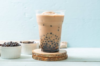 Kabarcıklar ile Tayvan süt çayı