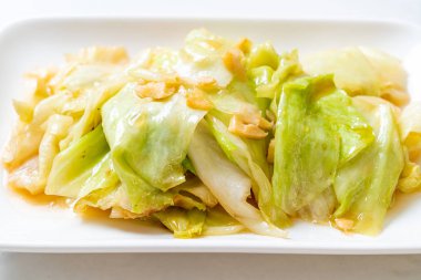 Balık soslu tavada kızartılmış lahana