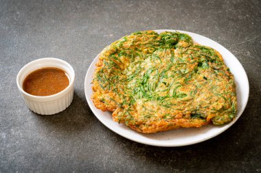  Kızarmış yumurta ve baharatlı karides hamur tırmanma