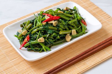 Kızarmış Çin sabah Glory veya su ıspanak