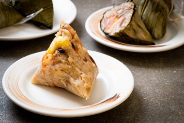  yapışkan pirinç hamur tatlısı