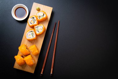 suşi roll maki
