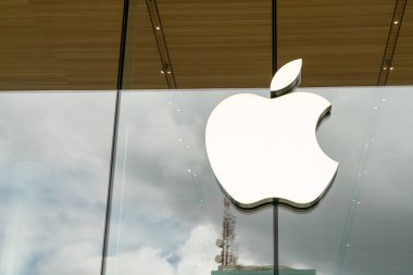 Bangkok, Tayland-Temmuz 17, 2019: Apple ıconsiam 'da Apple logosu