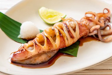 teriyaki soslu ızgara kalamar