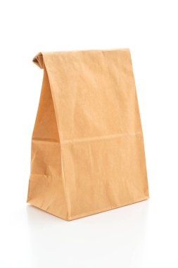 Beyaz arkaplanda kağıt torba