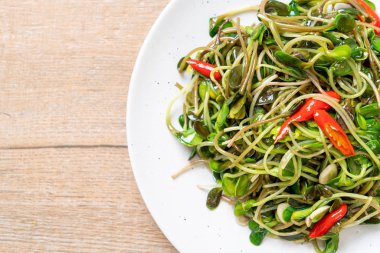 Istiridye sosu ile Kızarmış ayçiçeği Sprout