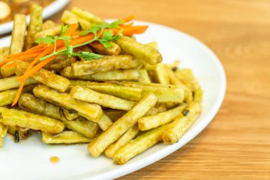 Patlıcan soslu patates kızartması 