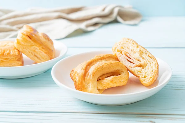 Croissant au jambon maison — Photo