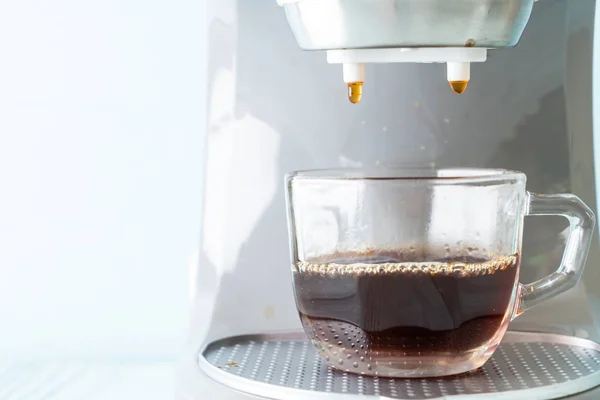 Máquina de café fazendo café — Fotografia de Stock
