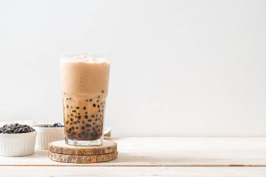 Kabarcıklar ile Tayvan süt çayı