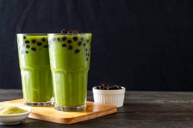 kabarcık ile yeşil çay latte