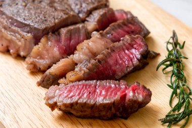 Izgara orta nadir sığır eti biftek