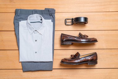 Güzel rahat erkek giyim ve moda seti 