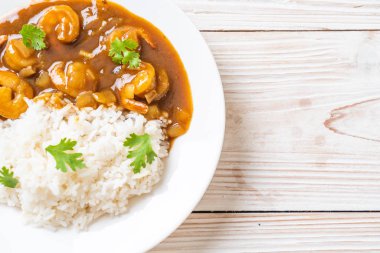 Pirinç Köri soslu karides