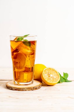 Buz limon çay bardak