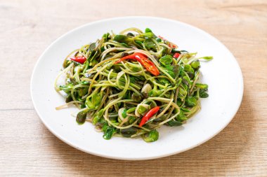 Istiridye sosu ile Kızarmış ayçiçeği Sprout