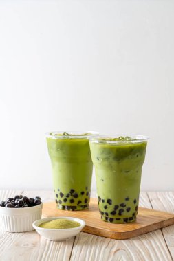 kabarcık ile yeşil çay latte