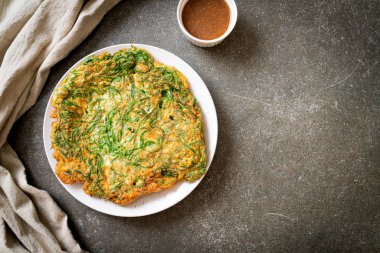  Kızarmış yumurta ve baharatlı karides hamur tırmanma