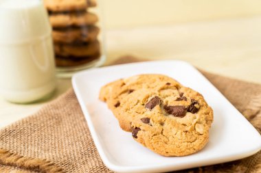 Çikolata parçacıklı kurabiye. 