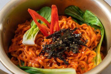 sebze ve kimchi Koreli anlık erişte