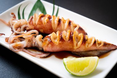 teriyaki soslu ızgara kalamar