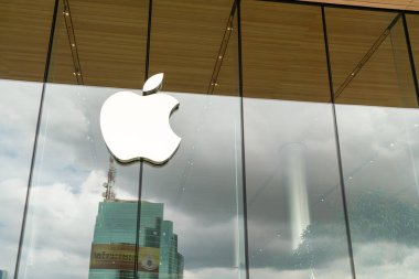 Bangkok, Tayland-Temmuz 17, 2019: Apple ıconsiam 'da Apple logosu