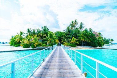 Plaj ile güzel tropikal Maldivler tatil oteli ve ada