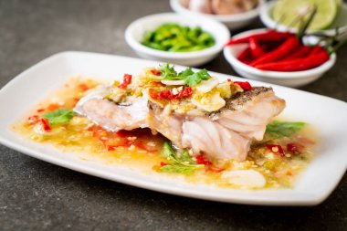 Kireç dressi orfoz balığı fileto Chili Lime Soslu buğulama