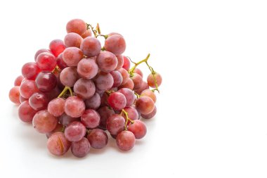 beyaz zemin üzerine taze üzüm 