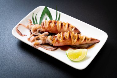 teriyaki soslu ızgara kalamar