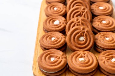 kremalı çikolatalı kurabiye