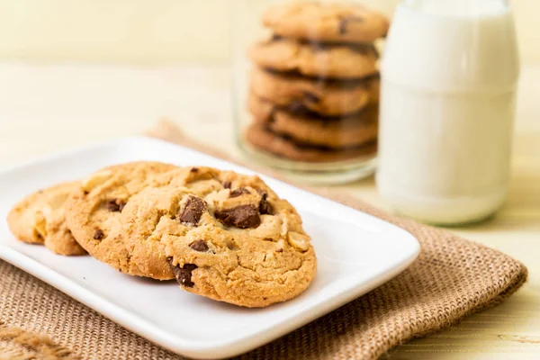 Biscotti con gocce di cioccolato — Foto Stock